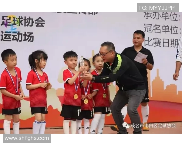 足球明星春晚精彩瞬间回顾与图片欣赏带你领略不一样的节日氛围