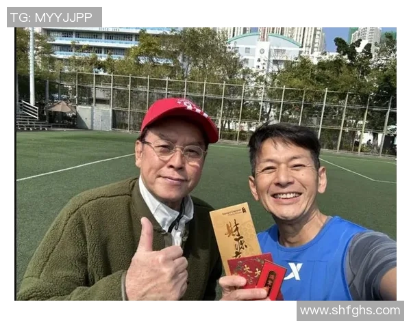 香港足球明星队谭咏麟携手球迷共创辉煌赛季展现运动精神与团队合作