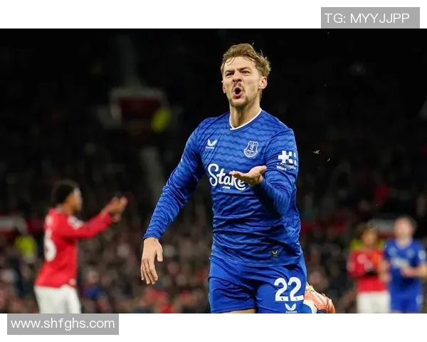 加拿大足球明星埃弗顿的辉煌历程与对国家队的贡献分析